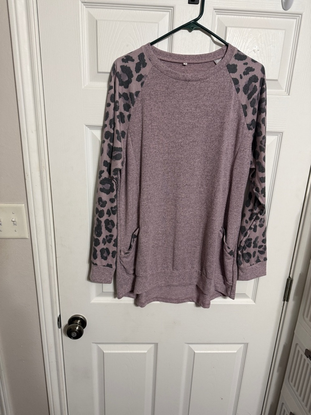 Source Unknown Mauve Pullover with Leopard-Print Raglan Sleeves
